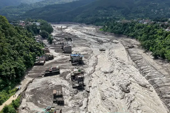Cheias provocam destruição em região do Nepal