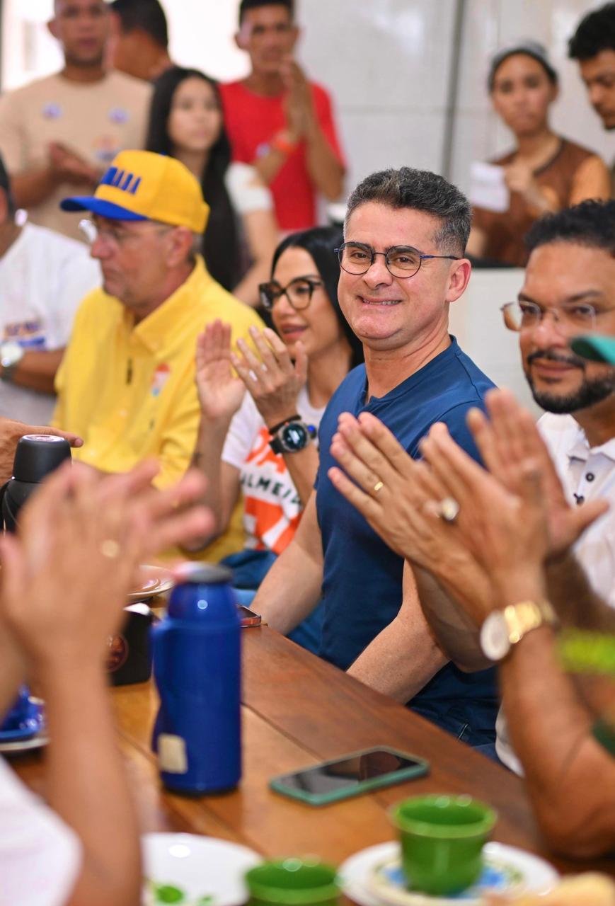 David Almeida e Dra. Shádia Dialogam com Moradores na Redenção