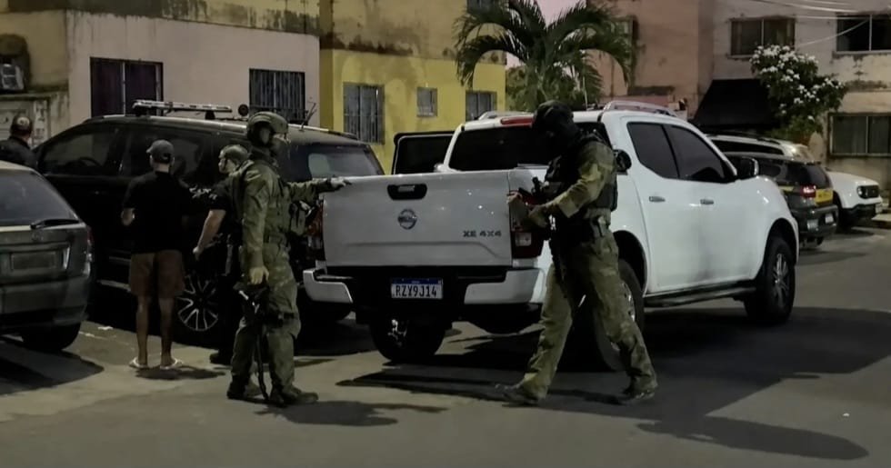 PF faz operação após apreensão de cocaína em balsa
