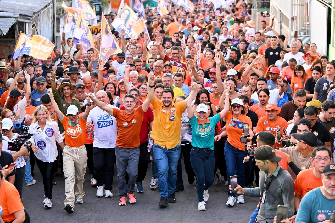 David Almeida aparece à frente de dois candidatos