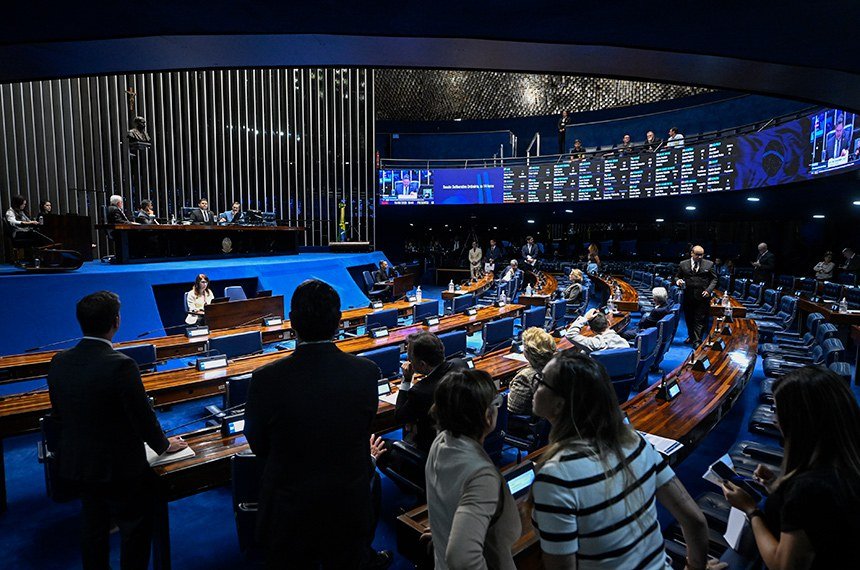 Como deputados e senadores fiscalizam o governo