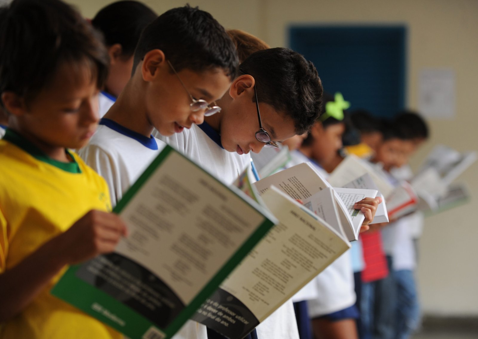 PNLD 2027: professores participam da escolha dos livros