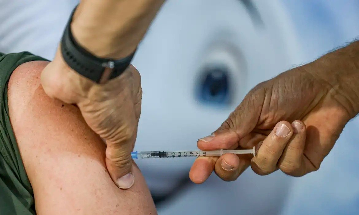 Multivacinação supera 8 milhões de doses