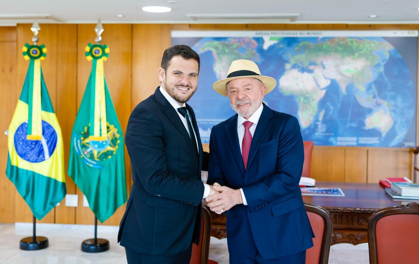 Manaus anuncia obras com R$ 100 milhões