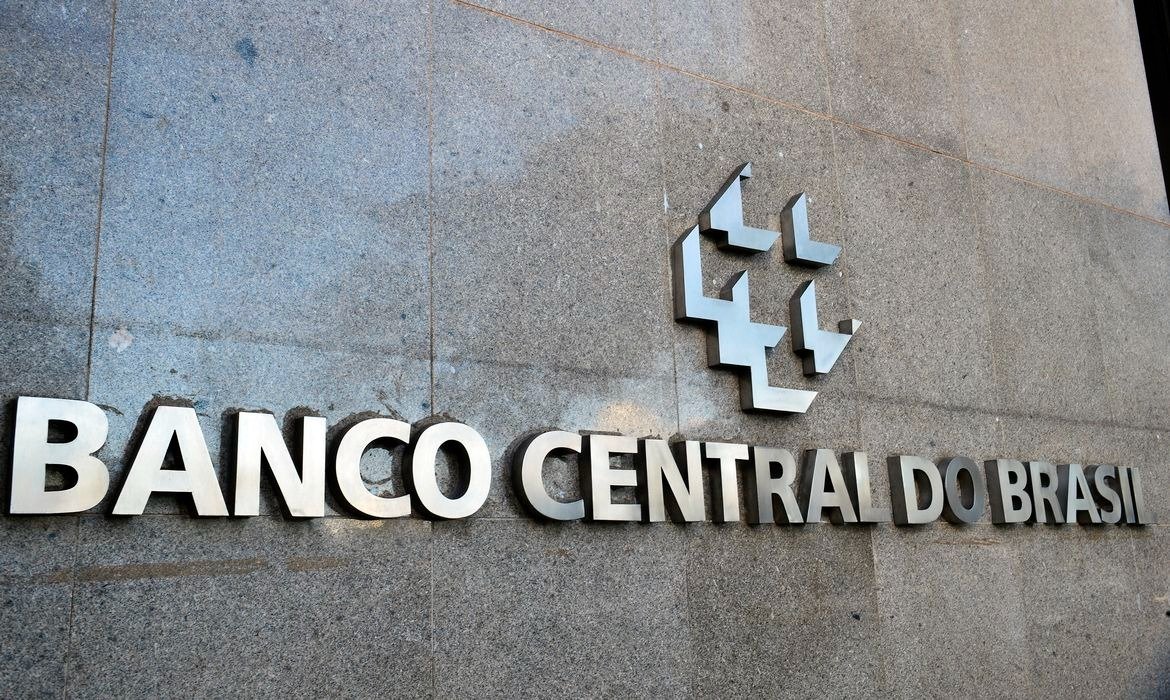 Focus prevê inflação menor e Selic de 13,75%