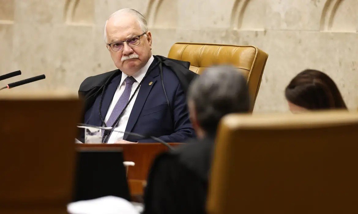 Decisão de Fachin suspende sessão do STF prevista para as 14h
