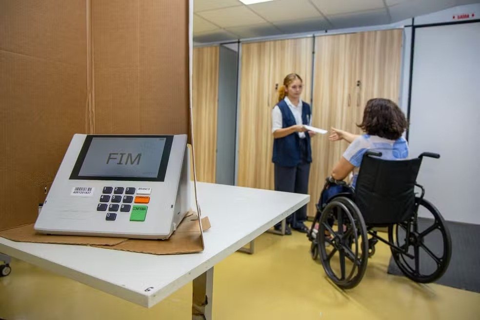 Programa garante transporte para PCDs votarem