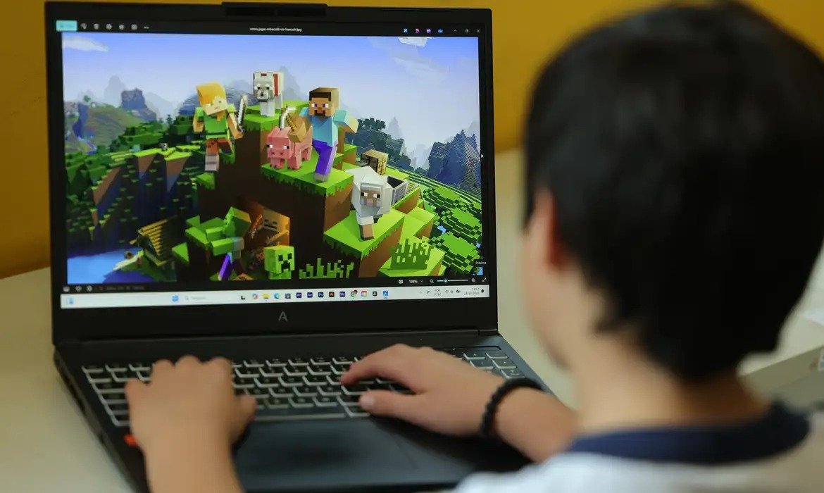 Como reduzir impactos do excesso de telas na visão das crianças