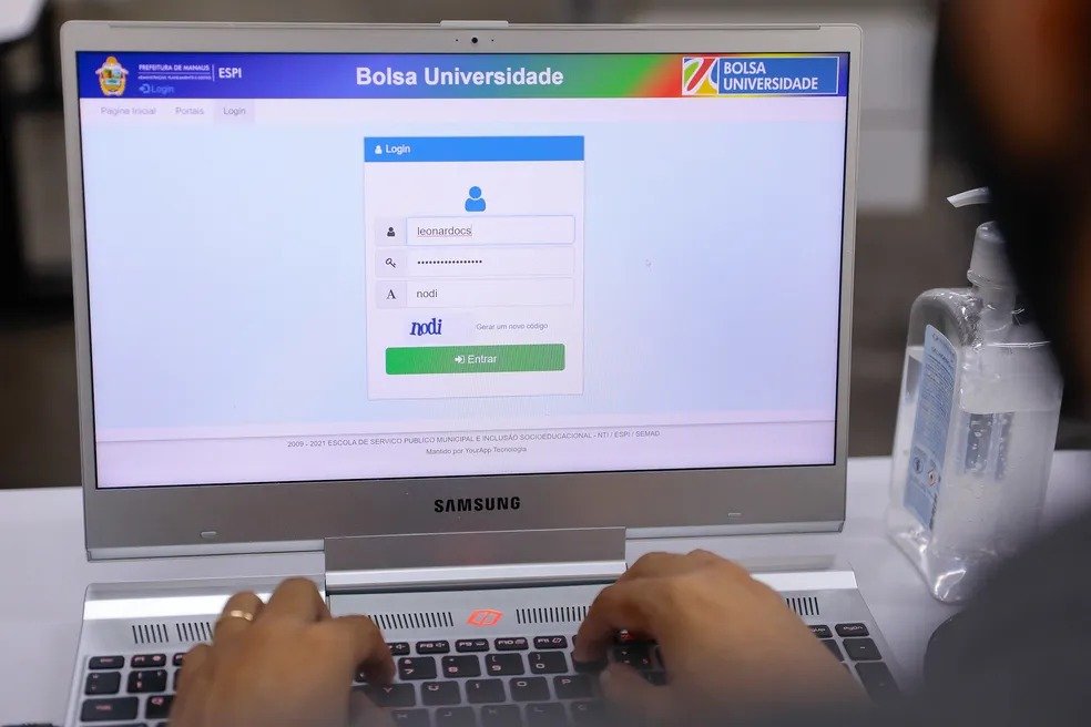 Bolsas para graduação em Manaus: programa municipal abre nova edição em 2027
