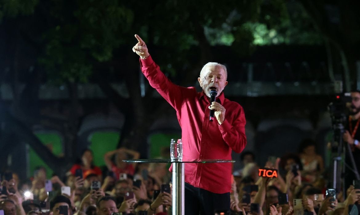 Lula propõe ampliar Farmácia Popular e rede de cuidado ao câncer