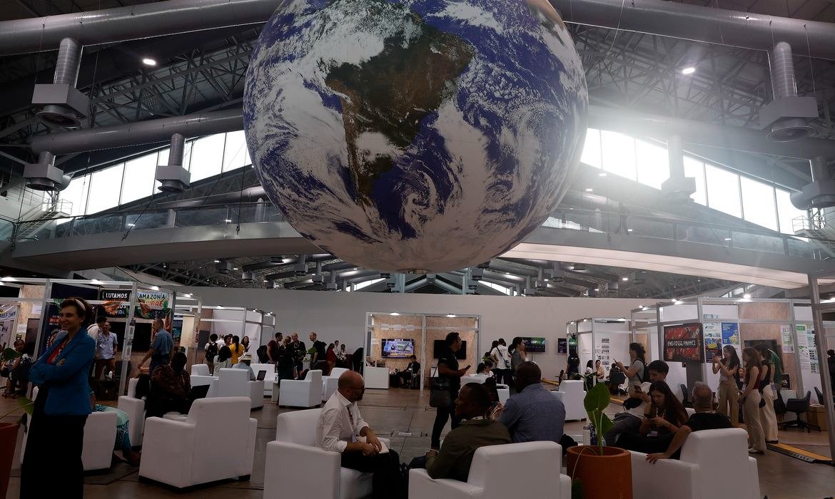 Brasil busca delegação diversa para conferência climática COP31
