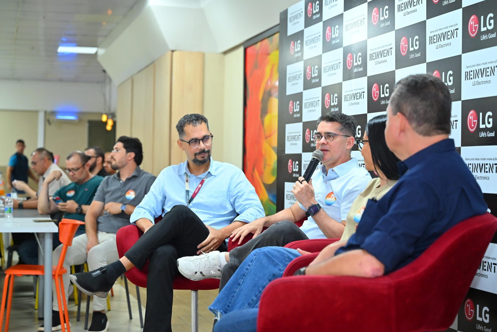 David discute reforma tributária com trabalhadores da LG