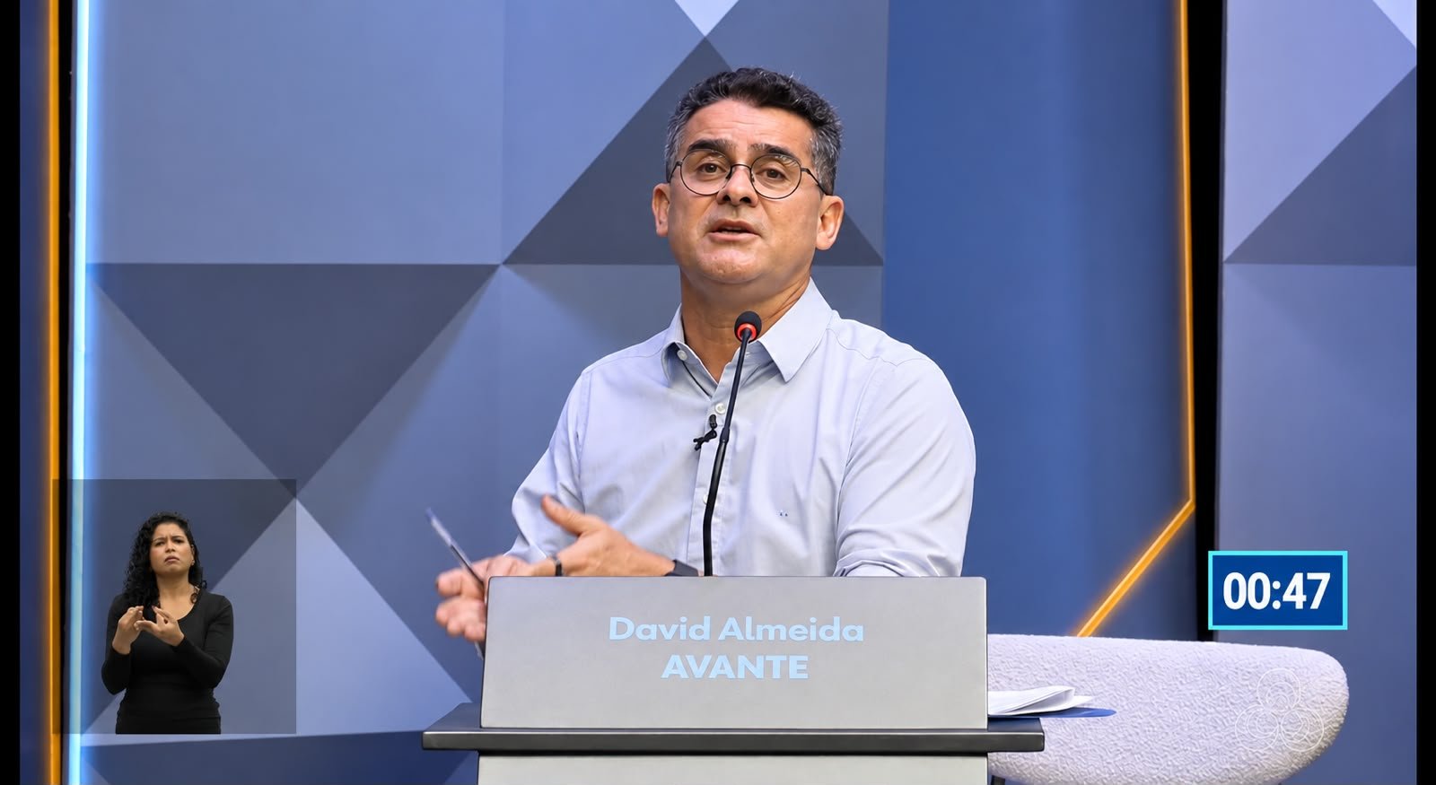 David Almeida aborda contratos de empresas familiares durante debate