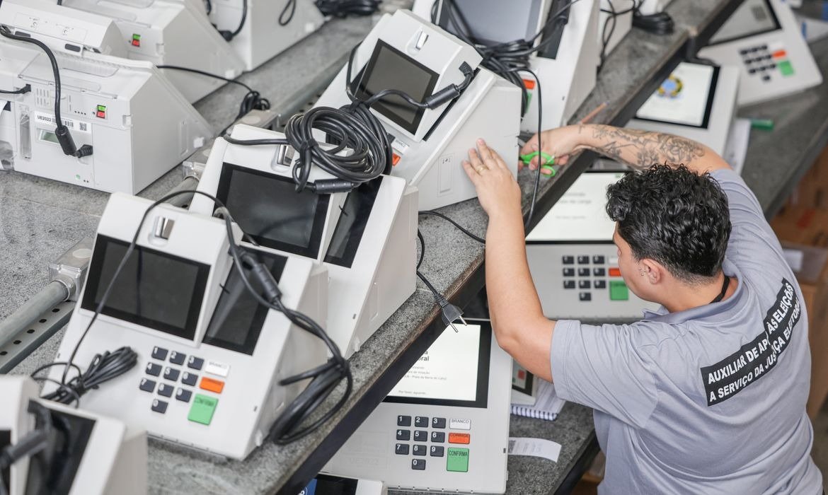 Eleitor com deficiência não precisa pedir acompanhante antes